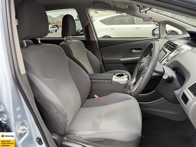 2013 Toyota Prius - Thumbnail