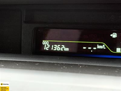 2013 Toyota Prius - Thumbnail