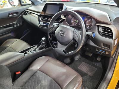 2017 Toyota C-HR - Thumbnail