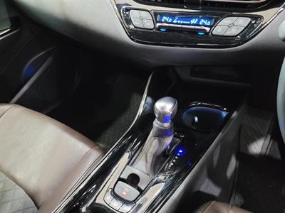2017 Toyota C-HR - Thumbnail