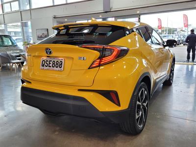 2017 Toyota C-HR - Thumbnail