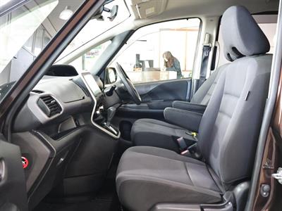2017 Nissan serena - Thumbnail
