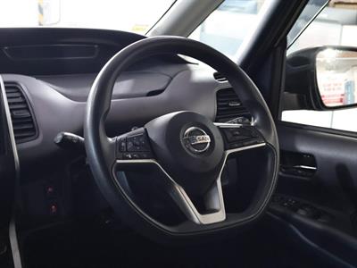 2017 Nissan serena - Thumbnail