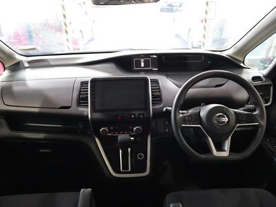 2017 Nissan serena - Thumbnail