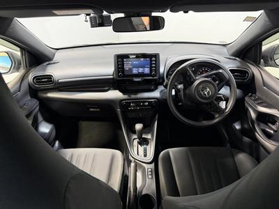 2020 Toyota Yaris - Thumbnail