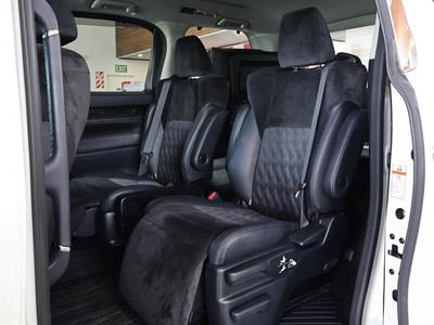 2015 Toyota Alphard - Thumbnail