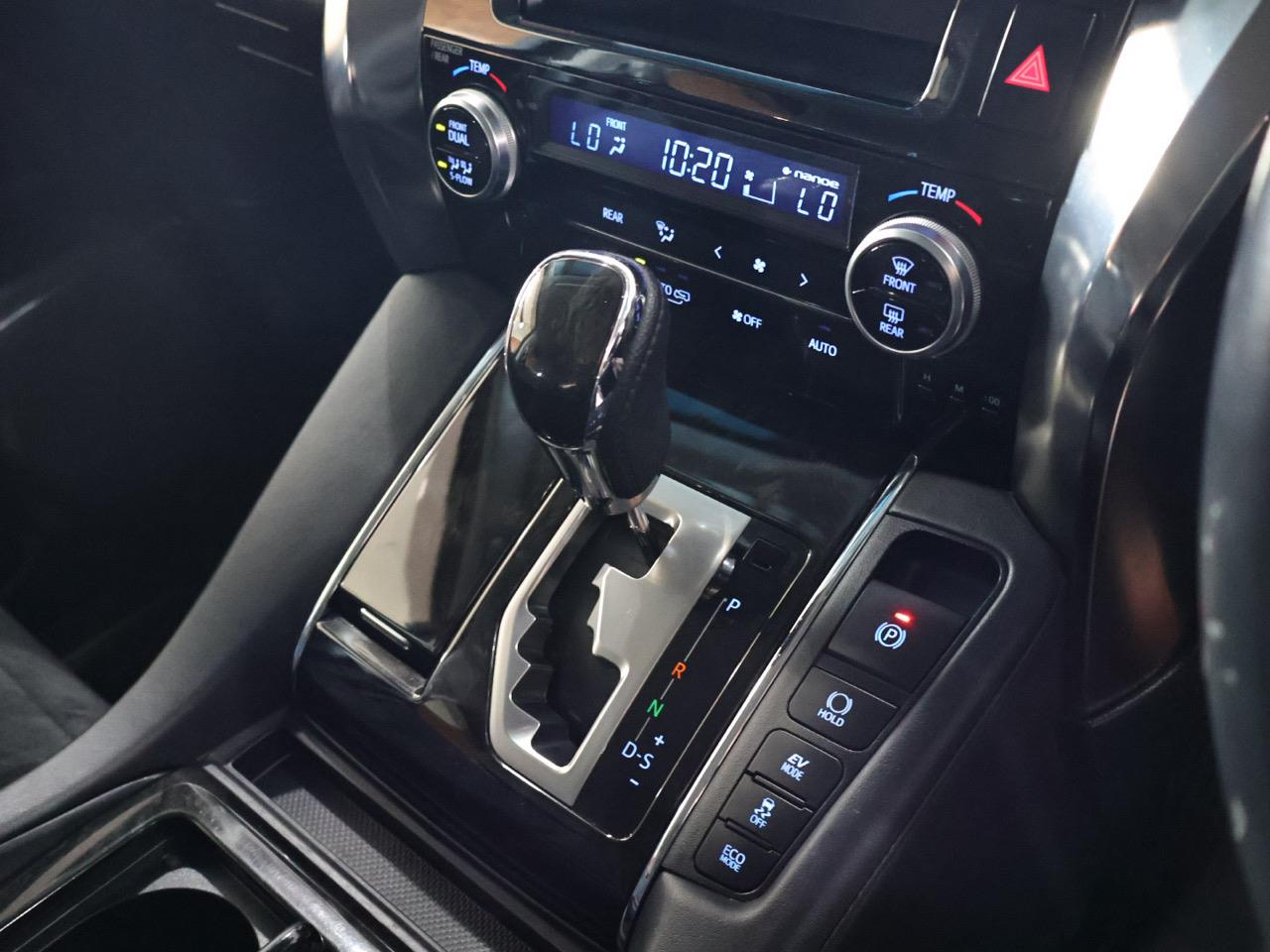 2015 Toyota Alphard