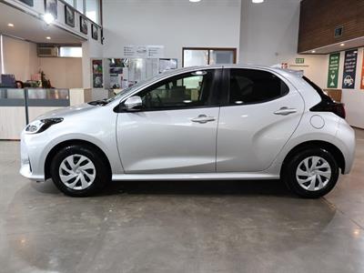 2022 Toyota Yaris - Thumbnail