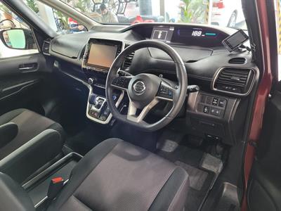 2018 Nissan Serena - Thumbnail