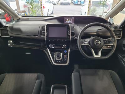 2018 Nissan Serena - Thumbnail