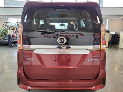 2018 Nissan Serena - Thumbnail