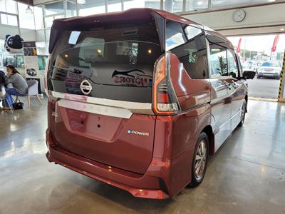 2018 Nissan Serena - Thumbnail