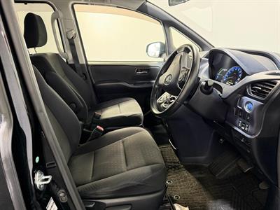 2014 Toyota Voxy - Thumbnail