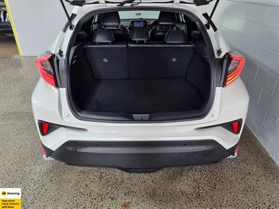 2017 Toyota C-HR - Thumbnail