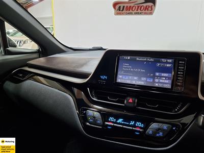 2017 Toyota C-HR - Thumbnail