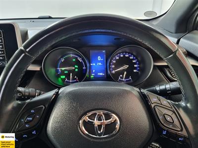 2017 Toyota C-HR - Thumbnail