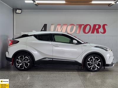 2017 Toyota C-HR - Thumbnail