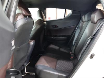 2018 Toyota C-HR - Thumbnail