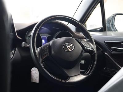 2018 Toyota C-HR - Thumbnail