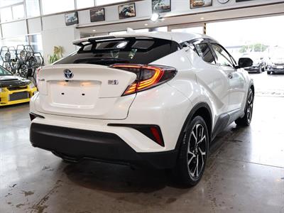 2018 Toyota C-HR - Thumbnail