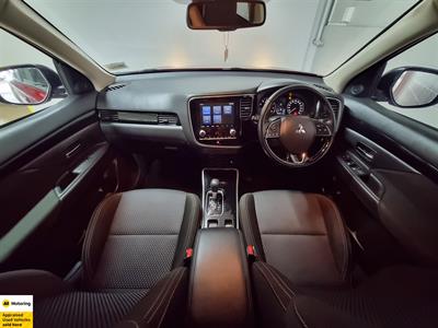 2022 Mitsubishi Outlander - Thumbnail