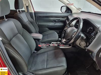 2022 Mitsubishi Outlander - Thumbnail