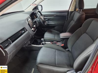 2022 Mitsubishi Outlander - Thumbnail