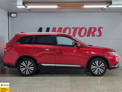 2022 Mitsubishi Outlander - Thumbnail