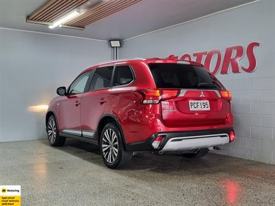 2022 Mitsubishi Outlander - Thumbnail
