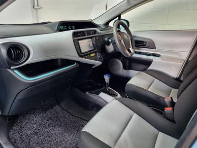2013 Toyota Aqua - Thumbnail