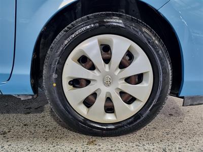 2013 Toyota Aqua - Thumbnail