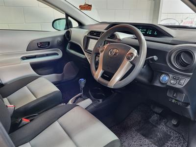 2013 Toyota Aqua - Thumbnail
