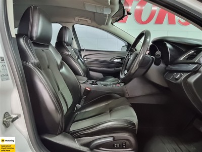 2017 Holden Commodore - Thumbnail