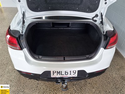 2017 Holden Commodore - Thumbnail