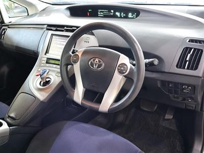 2014 Toyota Prius - Thumbnail