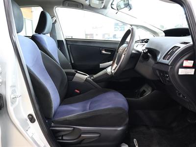 2014 Toyota Prius - Thumbnail