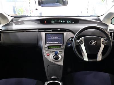 2014 Toyota Prius - Thumbnail