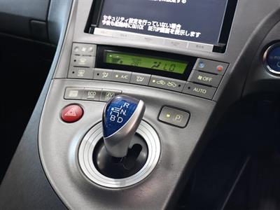 2014 Toyota Prius - Thumbnail