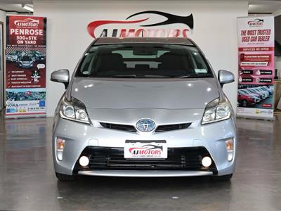 2014 Toyota Prius - Thumbnail
