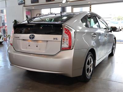 2014 Toyota Prius - Thumbnail