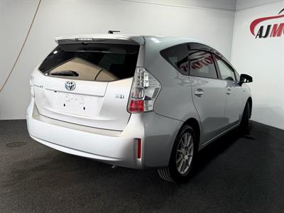2013 Toyota Prius - Thumbnail
