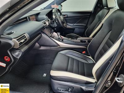 2016 Lexus IS 200t - Thumbnail