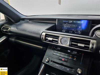 2016 Lexus IS 200t - Thumbnail