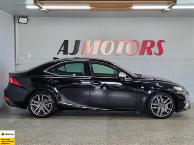 2016 Lexus IS 200t - Thumbnail