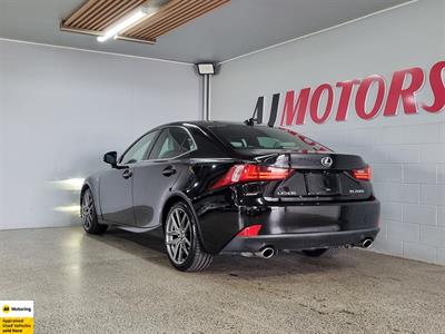 2016 Lexus IS 200t - Thumbnail