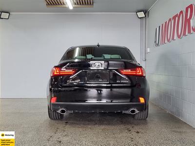2016 Lexus IS 200t - Thumbnail