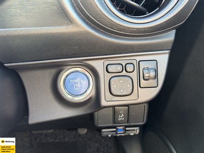 2014 Toyota Aqua - Thumbnail