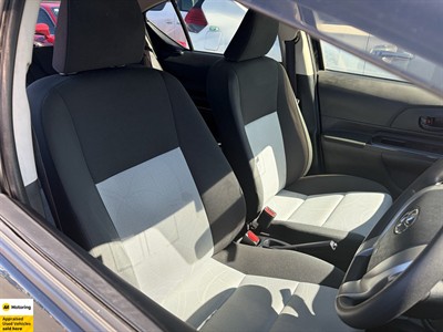 2014 Toyota Aqua - Thumbnail