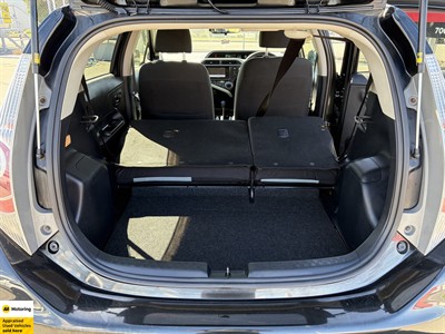 2014 Toyota Aqua - Thumbnail