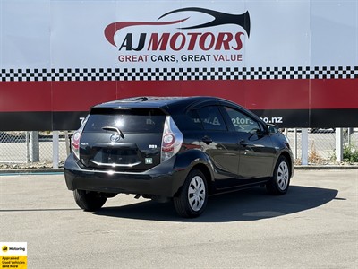 2014 Toyota Aqua - Thumbnail